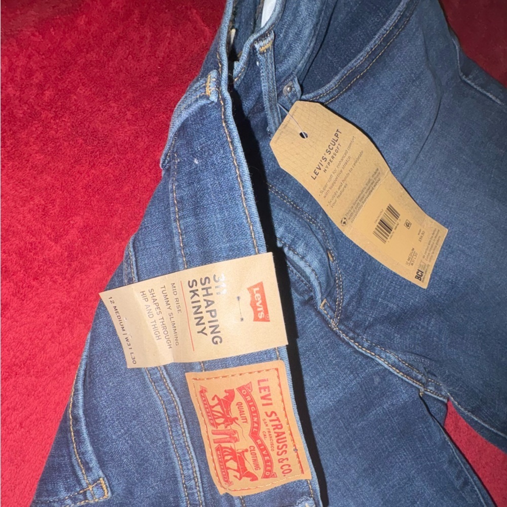 Levi's Women's Classic Indigo Skinny Jeans - Picture 5 of 7